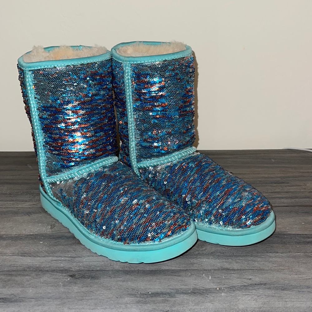 Uggs- sparkles red/white/blue